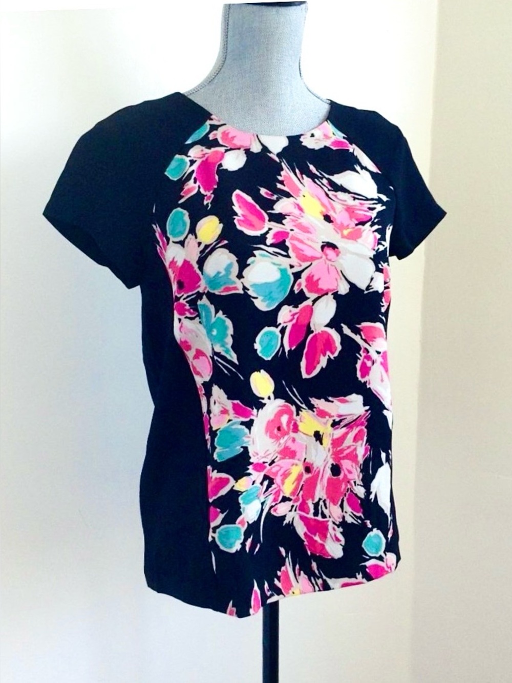 NWT LOFT Black Bright Pink Floral Panel Short Sleeve Top Exposed Back Zipper XS